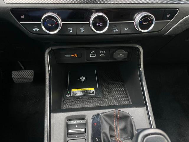 Photo of 2024 Silver Metallic Honda CR-V Hybrid