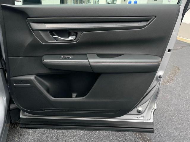 Photo of 2024 Silver Metallic Honda CR-V Hybrid