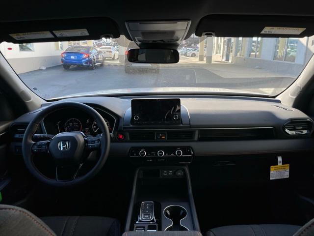 Photo of 2025 Platinum White Pearl Honda Pilot