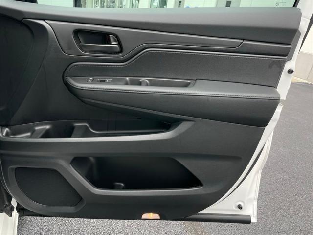 Photo of 2025 Platinum White Pearl Honda Odyssey