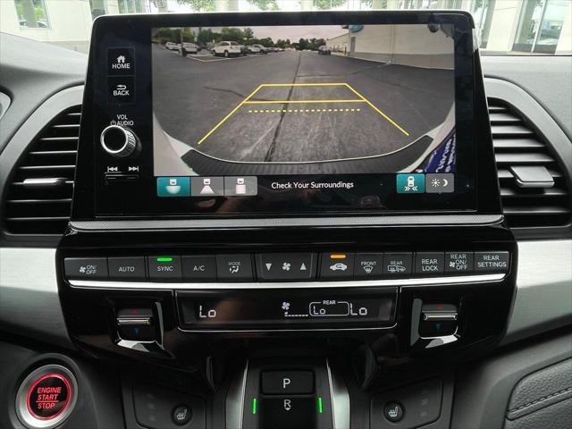 Photo of 2025 Platinum White Pearl Honda Odyssey