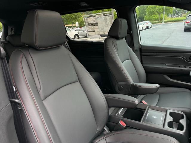 Photo of 2025 Platinum White Pearl Honda Odyssey