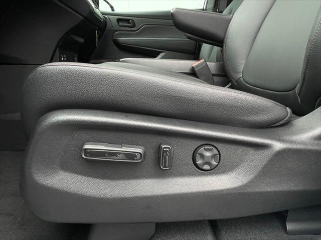 Photo of 2025 Platinum White Pearl Honda Odyssey