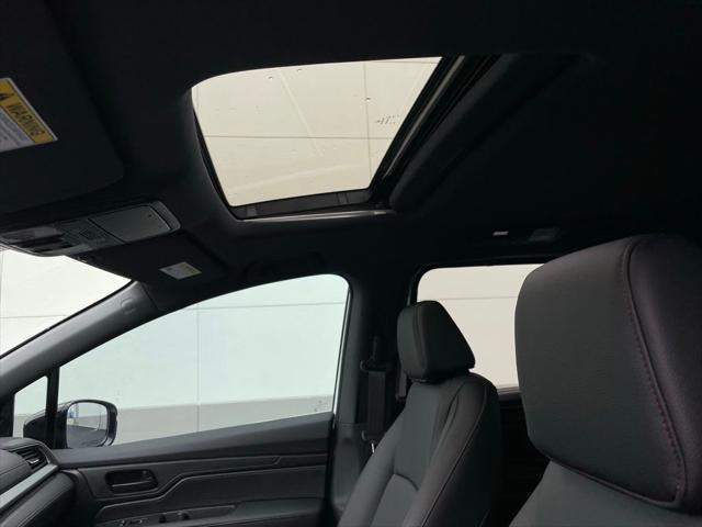 Photo of 2025 Platinum White Pearl Honda Odyssey