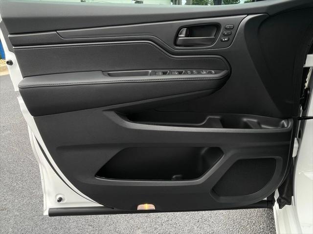 Photo of 2025 Platinum White Pearl Honda Odyssey
