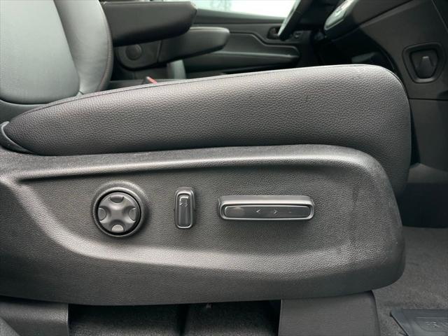 Photo of 2025 Platinum White Pearl Honda Odyssey