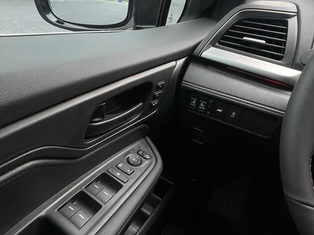 Photo of 2025 Platinum White Pearl Honda Odyssey