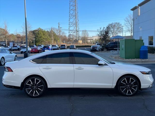 Photo of 2025 Platinum White Pearl Honda Accord Hybrid