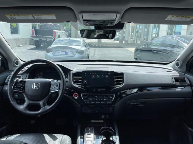 Photo of 2022 Gray Honda Pilot