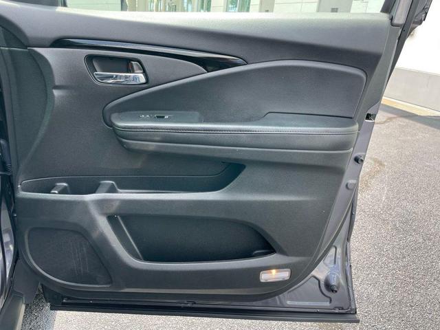 Photo of 2022 Gray Honda Pilot