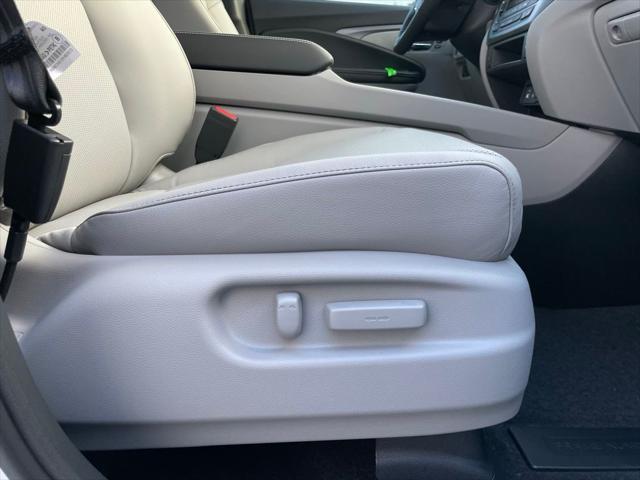 Photo of 2025 Platinum White Pearl Honda Ridgeline