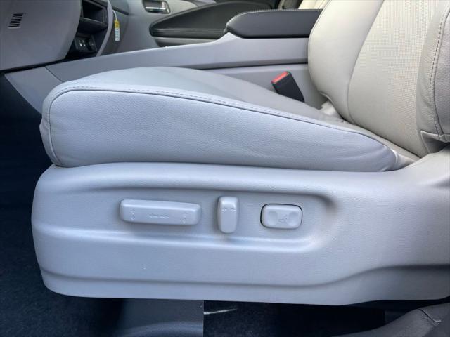Photo of 2025 Platinum White Pearl Honda Ridgeline
