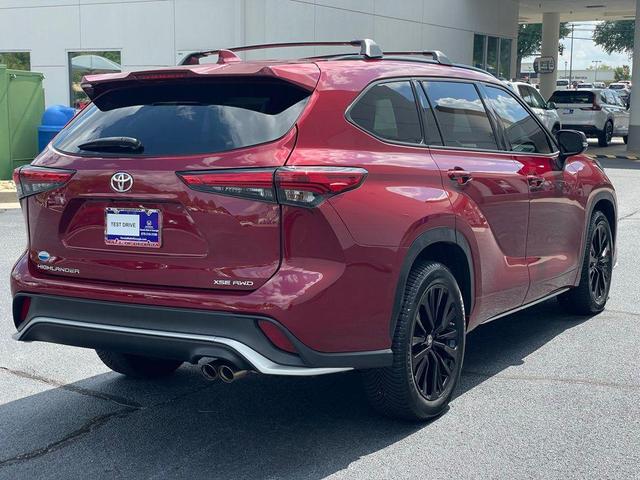 Photo of 2023 Ruby Flare Pearl Toyota Highlander