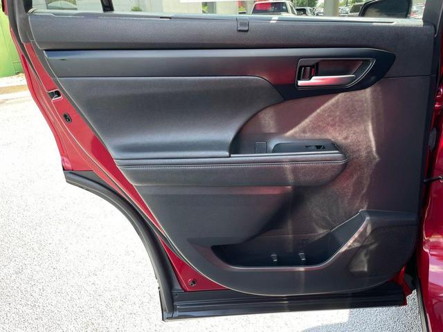 Photo of 2023 Ruby Flare Pearl Toyota Highlander