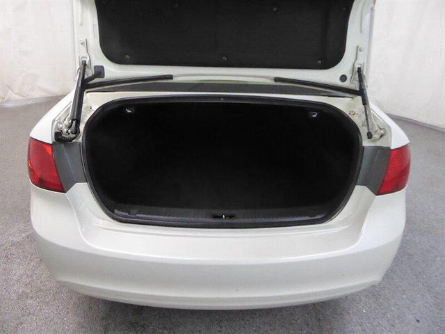 Photo of 2009 Clear White Kia Optima