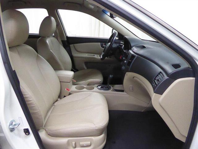 Photo of 2009 Clear White Kia Optima