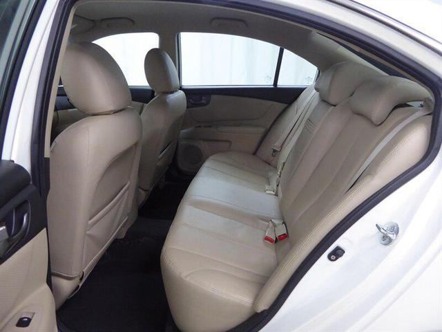 Photo of 2009 Clear White Kia Optima