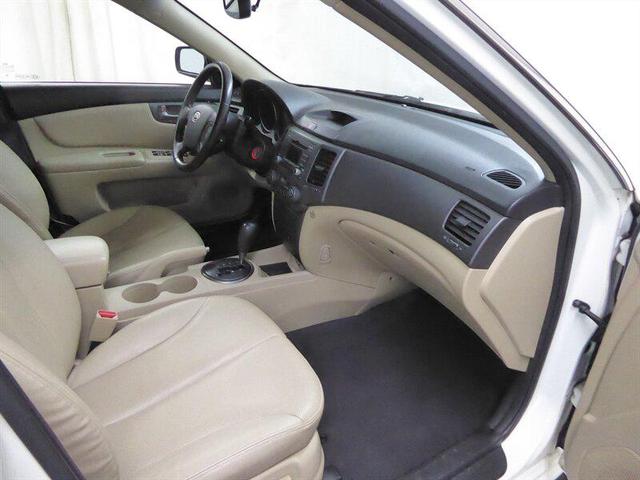 Photo of 2009 Clear White Kia Optima