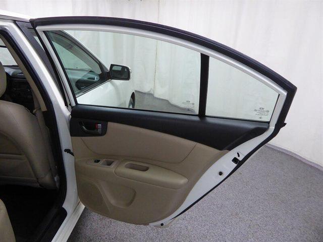 Photo of 2009 Clear White Kia Optima