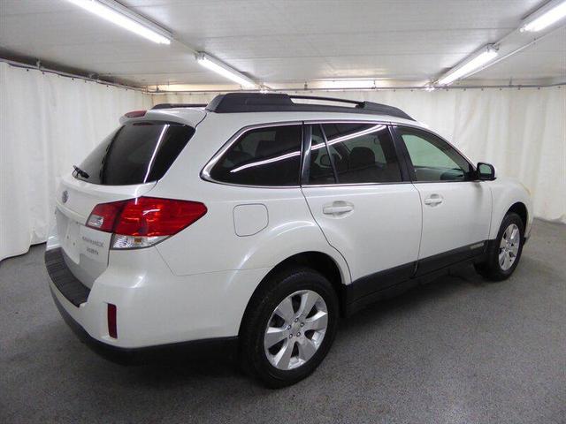 Photo of 2010 Satin White Pearl Subaru Outback