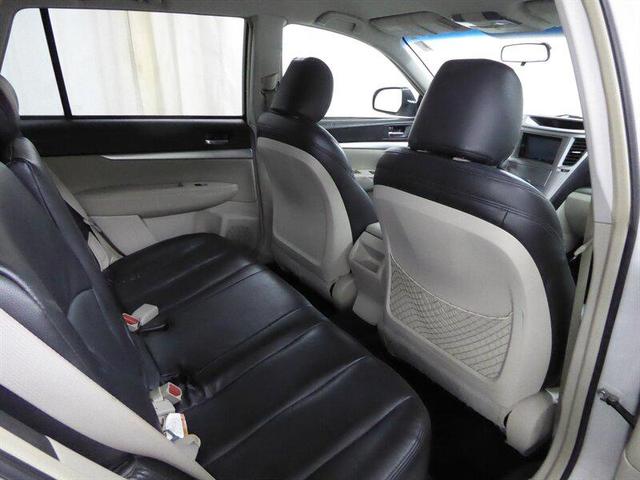 Photo of 2010 Satin White Pearl Subaru Outback