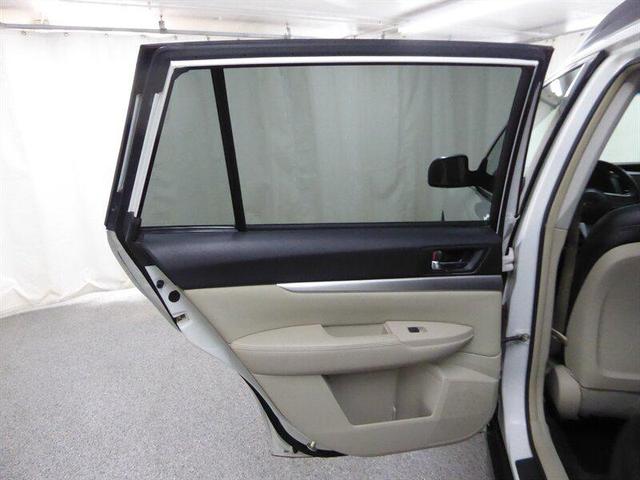 Photo of 2010 Satin White Pearl Subaru Outback