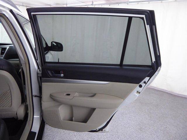 Photo of 2010 Satin White Pearl Subaru Outback