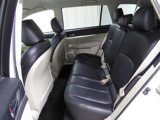 Photo of 2010 Satin White Pearl Subaru Outback