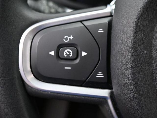 Photo of 2022 Blue Volvo XC60