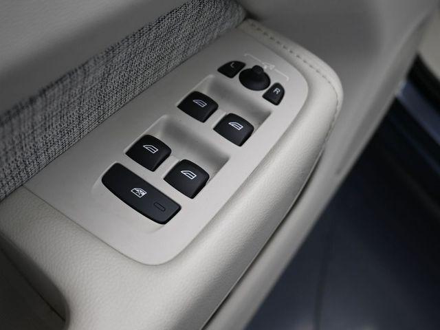 Photo of 2022 Blue Volvo XC60