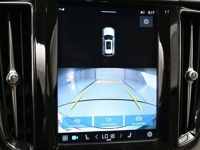 Photo of 2022 Blue Volvo XC60