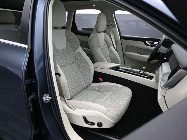 Photo of 2022 Blue Volvo XC60