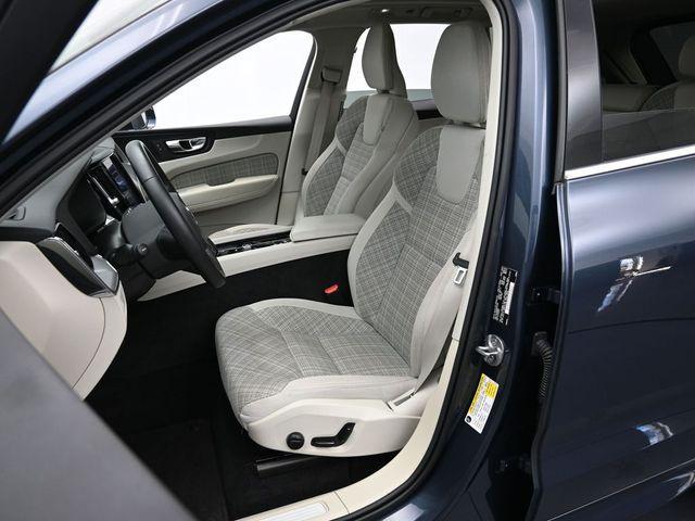 Photo of 2022 Blue Volvo XC60