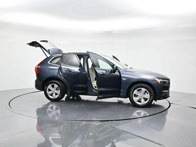 Photo of 2022 Blue Volvo XC60