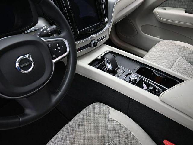 Photo of 2022 Blue Volvo XC60