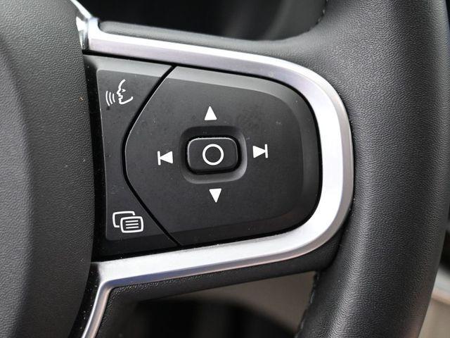 Photo of 2022 Blue Volvo XC60