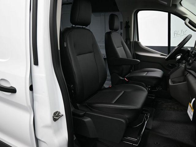 Photo of 2025 Oxford White Ford Transit-150