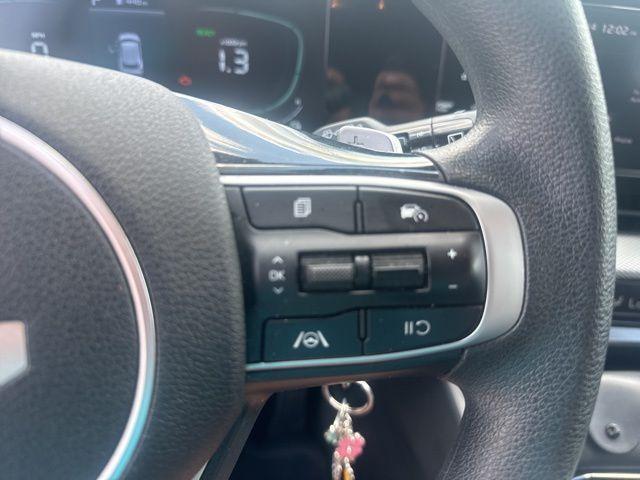 Photo of 2023 Snow White Pearl Kia Sportage Hybrid