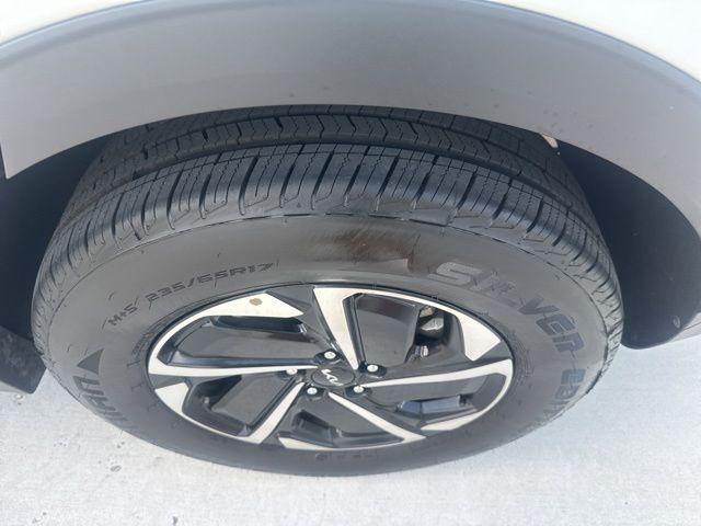 Photo of 2023 Snow White Pearl Kia Sportage Hybrid