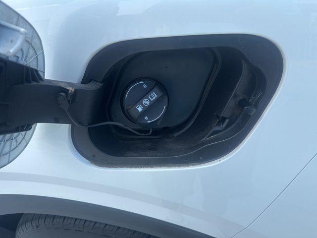 Photo of 2023 Snow White Pearl Kia Sportage Hybrid