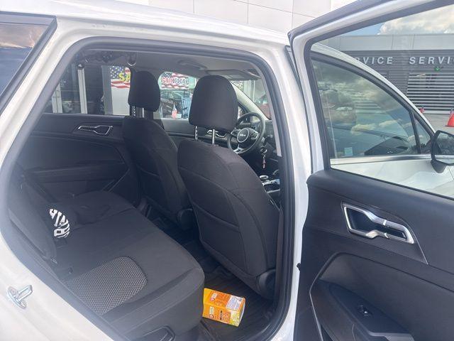 Photo of 2023 Snow White Pearl Kia Sportage Hybrid