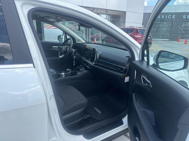 Photo of 2023 Snow White Pearl Kia Sportage Hybrid