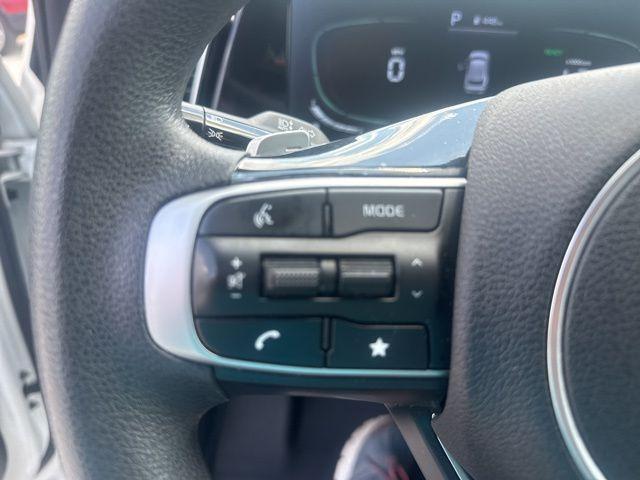 Photo of 2023 Snow White Pearl Kia Sportage Hybrid