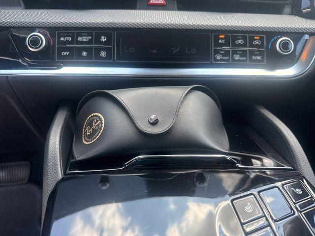 Photo of 2023 Snow White Pearl Kia Sportage Hybrid