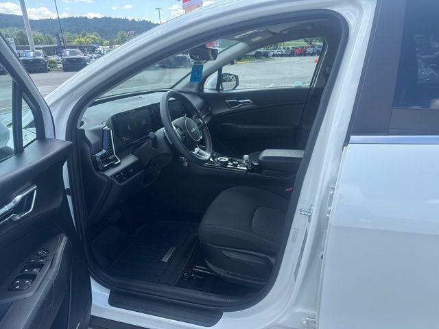 Photo of 2023 Snow White Pearl Kia Sportage Hybrid