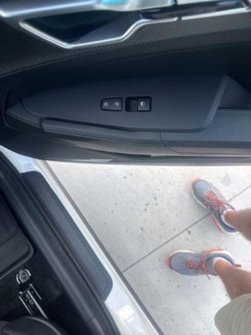 Photo of 2023 Snow White Pearl Kia Sportage Hybrid