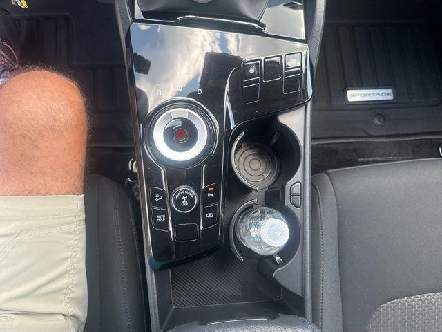Photo of 2023 Snow White Pearl Kia Sportage Hybrid