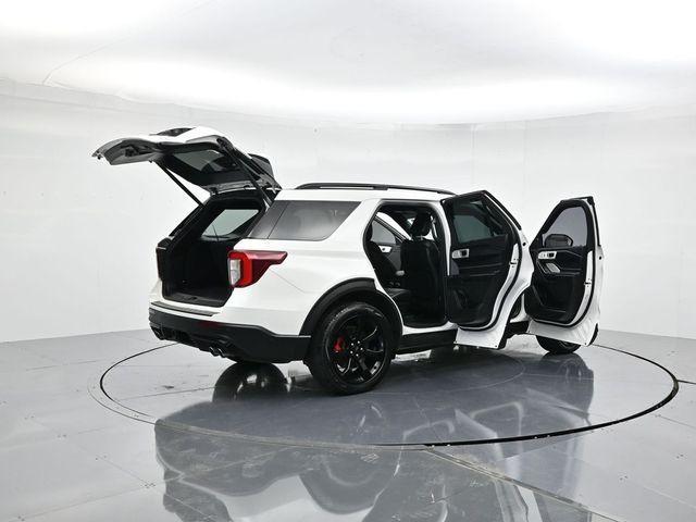 Photo of 2020 White Metallic Ford Explorer