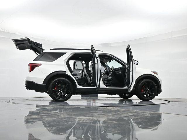 Photo of 2020 White Metallic Ford Explorer
