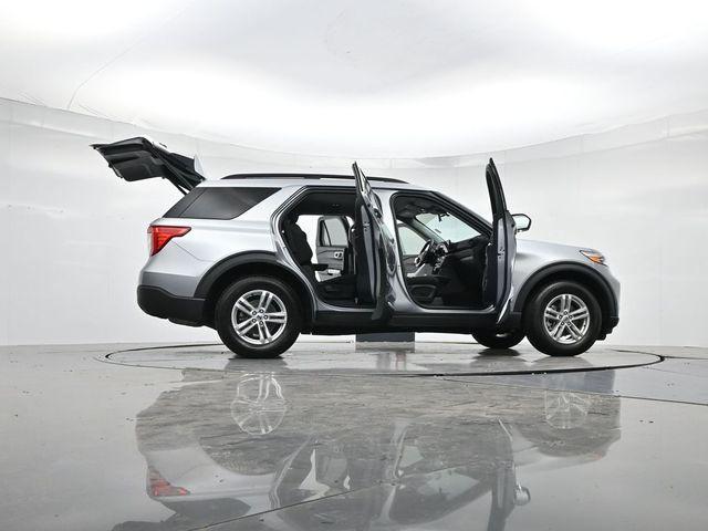 Photo of 2021 Silver Ford Explorer
